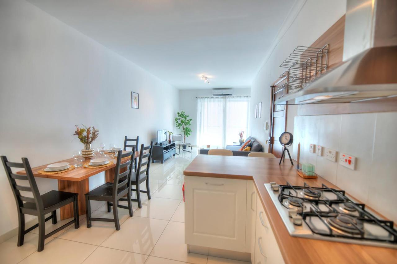 Large And Modern 2Bedroom With Balcony Glub1-1 グジラ エクステリア 写真